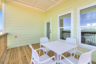 Lake House Waterfront,Community Pool, Personal Hottub,Walk to Bars, Restaurants and Pier, , on Gulf of Mexico - Aransas Bay in Texas - Lakehouse Vacation Rental - Lake Home for rent on LakeHouseVacations.com