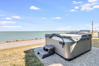 Lake House Waterfront,Community Pool, Personal Hottub,Walk to Bars, Restaurants and Pier, , on Gulf of Mexico - Aransas Bay in Texas - Lakehouse Vacation Rental - Lake Home for rent on LakeHouseVacations.com