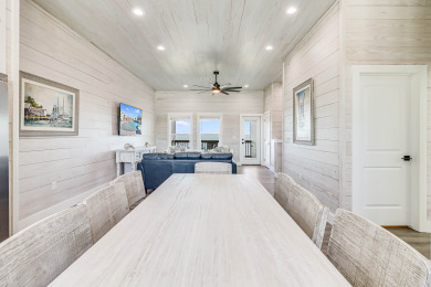 Lake House Waterfront,Community Pool, Personal Hottub,Walk to Bars, Restaurants and Pier, , on Gulf of Mexico - Aransas Bay in Texas - Lakehouse Vacation Rental - Lake Home for rent on LakeHouseVacations.com
