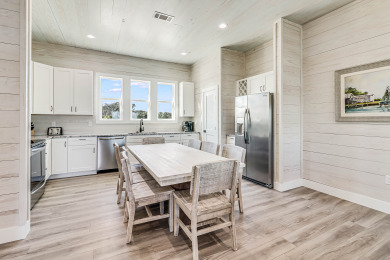 Lake House Waterfront,Community Pool, Personal Hottub,Walk to Bars, Restaurants and Pier, , on Gulf of Mexico - Aransas Bay in Texas - Lakehouse Vacation Rental - Lake Home for rent on LakeHouseVacations.com
