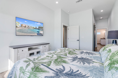 Lake House Waterfront,Community Pool, Personal Hottub,Walk to Bars, Restaurants and Pier, , on Gulf of Mexico - Aransas Bay in Texas - Lakehouse Vacation Rental - Lake Home for rent on LakeHouseVacations.com