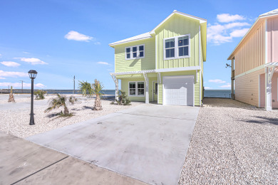 Lake House Waterfront,Community Pool, Personal Hottub,Walk to Bars, Restaurants and Pier, , on Gulf of Mexico - Aransas Bay in Texas - Lakehouse Vacation Rental - Lake Home for rent on LakeHouseVacations.com