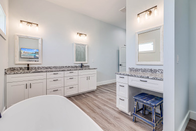 Lake House Waterfront,Community Pool, Personal Hottub,Walk to Bars, Restaurants and Pier, , on Gulf of Mexico - Aransas Bay in Texas - Lakehouse Vacation Rental - Lake Home for rent on LakeHouseVacations.com