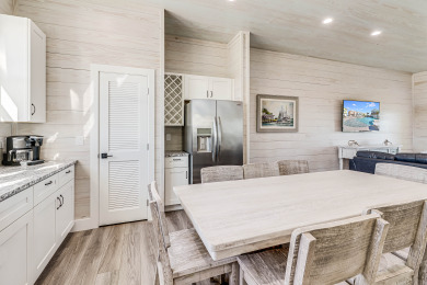 Lake House Waterfront,Community Pool, Personal Hottub,Walk to Bars, Restaurants and Pier, , on Gulf of Mexico - Aransas Bay in Texas - Lakehouse Vacation Rental - Lake Home for rent on LakeHouseVacations.com