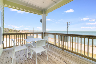 Lake House Waterfront,Community Pool, Personal Hottub,Walk to Bars, Restaurants and Pier, , on Gulf of Mexico - Aransas Bay in Texas - Lakehouse Vacation Rental - Lake Home for rent on LakeHouseVacations.com