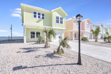 Lake House Waterfront,Community Pool, Personal Hottub,Walk to Bars, Restaurants and Pier, , on Gulf of Mexico - Aransas Bay in Texas - Lakehouse Vacation Rental - Lake Home for rent on LakeHouseVacations.com