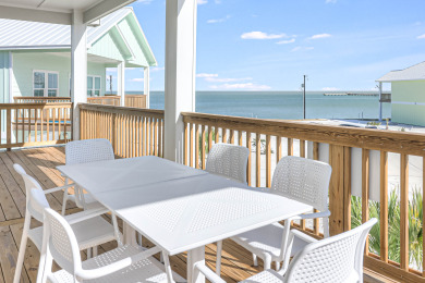 Lake House Waterfront,Community Pool, Walk to Bars, Restaurants and Pier, , on Gulf of Mexico - Aransas Bay in Texas - Lakehouse Vacation Rental - Lake Home for rent on LakeHouseVacations.com