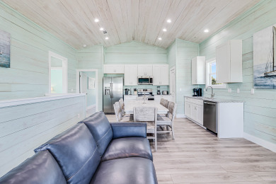 Lake House Waterfront,Community Pool, Walk to Bars, Restaurants and Pier, , on Gulf of Mexico - Aransas Bay in Texas - Lakehouse Vacation Rental - Lake Home for rent on LakeHouseVacations.com