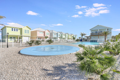 Lake House Waterfront,Community Pool, Walk to Bars, Restaurants and Pier, , on Gulf of Mexico - Aransas Bay in Texas - Lakehouse Vacation Rental - Lake Home for rent on LakeHouseVacations.com
