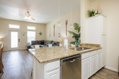 Lake House Luxurious Pet-Friendly Retreat w2 Resort Pools & a Short Walk to the Beach. , , on Gulf of Mexico - Corpus Christi in Texas - Lakehouse Vacation Rental - Lake Home for rent on LakeHouseVacations.com