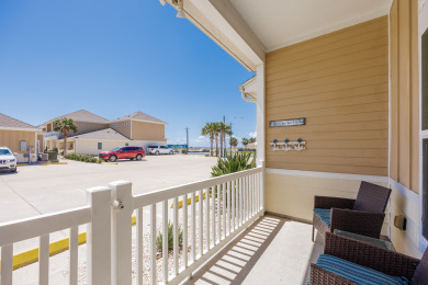 Lake House Luxurious Pet-Friendly Retreat w2 Resort Pools & a Short Walk to the Beach. , , on Gulf of Mexico - Corpus Christi in Texas - Lakehouse Vacation Rental - Lake Home for rent on LakeHouseVacations.com