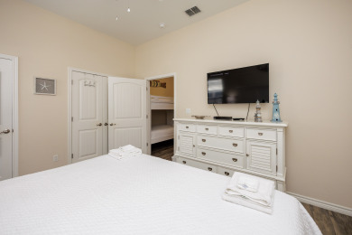 Lake House Luxurious Pet-Friendly Retreat w2 Resort Pools & a Short Walk to the Beach. , , on Gulf of Mexico - Corpus Christi in Texas - Lakehouse Vacation Rental - Lake Home for rent on LakeHouseVacations.com