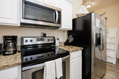 Lake House Luxurious Pet-Friendly Retreat w2 Resort Pools & a Short Walk to the Beach. , , on Gulf of Mexico - Corpus Christi in Texas - Lakehouse Vacation Rental - Lake Home for rent on LakeHouseVacations.com