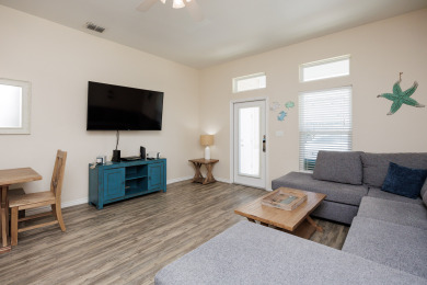 Lake House Luxurious Pet-Friendly Retreat w2 Resort Pools & a Short Walk to the Beach. , , on Gulf of Mexico - Corpus Christi in Texas - Lakehouse Vacation Rental - Lake Home for rent on LakeHouseVacations.com