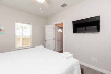 Lake House Family & Pet-Friendly, w2 Amazing Pools, Waterfront, & Close to the Beach, , on Gulf of Mexico - Corpus Christi in Texas - Lakehouse Vacation Rental - Lake Home for rent on LakeHouseVacations.com
