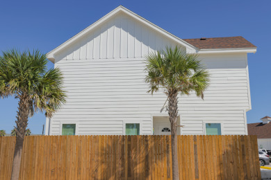 Lake House Family & Pet-Friendly, w2 Amazing Pools, Waterfront, & Close to the Beach, , on Gulf of Mexico - Corpus Christi in Texas - Lakehouse Vacation Rental - Lake Home for rent on LakeHouseVacations.com