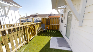 Lake House Sea Haven Spacious Family-Friendly Townhouse wa Heated Pool & Private Patio, , on Gulf of Mexico - Corpus Christi in Texas - Lakehouse Vacation Rental - Lake Home for rent on LakeHouseVacations.com