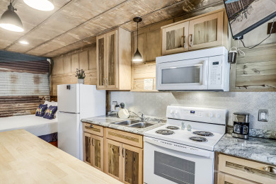 Lake House Quaint cabin super close to the marina, restaurants and activities!, , on Gulf of Mexico - Aransas Bay in Texas - Lakehouse Vacation Rental - Lake Home for rent on LakeHouseVacations.com