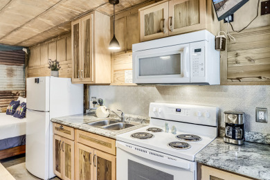 Lake House Quaint cabin super close to the marina, restaurants and activities!, , on Gulf of Mexico - Aransas Bay in Texas - Lakehouse Vacation Rental - Lake Home for rent on LakeHouseVacations.com