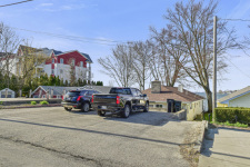 Lake House Lake Front On Lake Wawasee, Driveway parking for eight cars, on Lake Wawasee in Indiana - Lakehouse Vacation Rental - Lake Home for rent on LakeHouseVacations.com