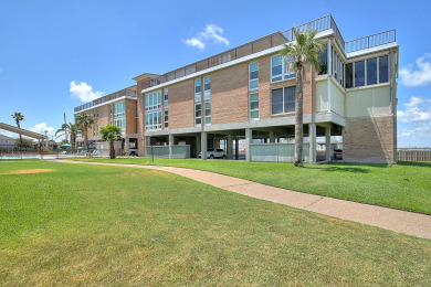 Lake House Spacious condo with a HEATED community pool. Private Pier! , , on Gulf of Mexico - Port Aransas in Texas - Lakehouse Vacation Rental - Lake Home for rent on LakeHouseVacations.com