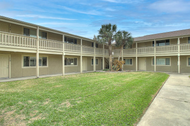 Lake House Cozy Getaway Near the Beach. Large heated pool! Only a block to the beach! , , on Gulf of Mexico - Port Aransas in Texas - Lakehouse Vacation Rental - Lake Home for rent on LakeHouseVacations.com
