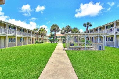 Lake House Cozy Getaway Near the Beach. Large heated pool! Only a block to the beach! , , on Gulf of Mexico - Port Aransas in Texas - Lakehouse Vacation Rental - Lake Home for rent on LakeHouseVacations.com