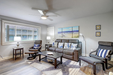Lake House Cozy Getaway Near the Beach. Large heated pool! Only a block to the beach! , , on Gulf of Mexico - Port Aransas in Texas - Lakehouse Vacation Rental - Lake Home for rent on LakeHouseVacations.com
