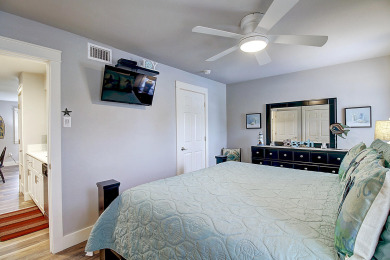 Lake House Cozy Getaway Near the Beach. Large heated pool! Only a block to the beach! , , on Gulf of Mexico - Port Aransas in Texas - Lakehouse Vacation Rental - Lake Home for rent on LakeHouseVacations.com
