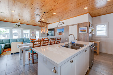 Lake House A tropical oasis Pet Friendly Community Pool Gas and Charcoal Grill, , on Gulf of Mexico - Port Aransas in Texas - Lakehouse Vacation Rental - Lake Home for rent on LakeHouseVacations.com