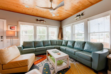 Lake House A tropical oasis Pet Friendly Community Pool Gas and Charcoal Grill, , on Gulf of Mexico - Port Aransas in Texas - Lakehouse Vacation Rental - Lake Home for rent on LakeHouseVacations.com