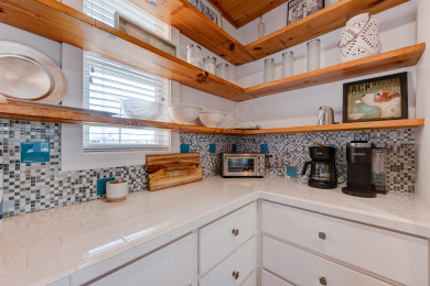 Lake House A tropical oasis Pet Friendly Community Pool Gas and Charcoal Grill, , on Gulf of Mexico - Port Aransas in Texas - Lakehouse Vacation Rental - Lake Home for rent on LakeHouseVacations.com