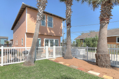 Lake House A tropical oasis Pet Friendly Community Pool Gas and Charcoal Grill, , on Gulf of Mexico - Port Aransas in Texas - Lakehouse Vacation Rental - Lake Home for rent on LakeHouseVacations.com