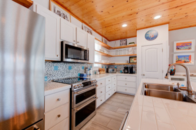 Lake House A tropical oasis Pet Friendly Community Pool Gas and Charcoal Grill, , on Gulf of Mexico - Port Aransas in Texas - Lakehouse Vacation Rental - Lake Home for rent on LakeHouseVacations.com