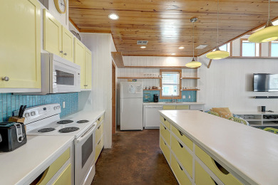 Lake House Pet friendly, 2 heated community pools, gated community, near the beach!, , on Gulf of Mexico - Port Aransas in Texas - Lakehouse Vacation Rental - Lake Home for rent on LakeHouseVacations.com