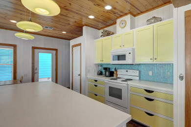 Lake House Pet friendly, 2 heated community pools, gated community, near the beach!, , on Gulf of Mexico - Port Aransas in Texas - Lakehouse Vacation Rental - Lake Home for rent on LakeHouseVacations.com