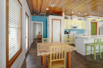 Lake House Pet friendly, 2 heated community pools, gated community, near the beach!, , on Gulf of Mexico - Port Aransas in Texas - Lakehouse Vacation Rental - Lake Home for rent on LakeHouseVacations.com