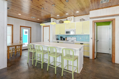 Lake House Pet friendly, 2 heated community pools, gated community, near the beach!, , on Gulf of Mexico - Port Aransas in Texas - Lakehouse Vacation Rental - Lake Home for rent on LakeHouseVacations.com