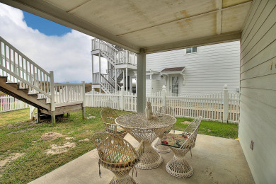 Lake House Gorgeous pet friendly home right on the beach! Heated Community Pool!, , on Gulf of Mexico - Port Aransas in Texas - Lakehouse Vacation Rental - Lake Home for rent on LakeHouseVacations.com