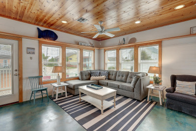 Lake House Sleeps 10, Pet Friendly, Community Pool, Boat Parking, , on Gulf of Mexico - Port Aransas in Texas - Lakehouse Vacation Rental - Lake Home for rent on LakeHouseVacations.com