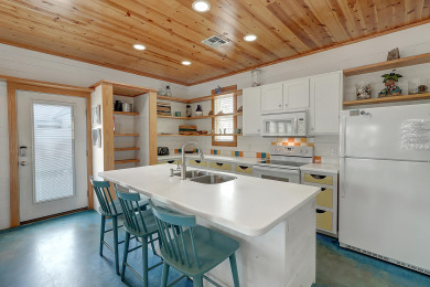 Lake House Sleeps 10, Pet Friendly, Community Pool, Boat Parking, , on Gulf of Mexico - Port Aransas in Texas - Lakehouse Vacation Rental - Lake Home for rent on LakeHouseVacations.com