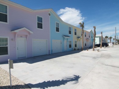 Lake House Beautiful pet friendly condo, just a short walk to the beach. Community pool!, , on Gulf of Mexico - Port Aransas in Texas - Lakehouse Vacation Rental - Lake Home for rent on LakeHouseVacations.com
