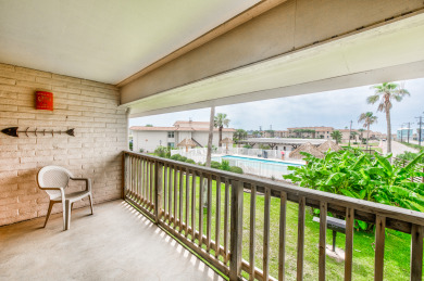 Lake House 2br condo, sleeps 6, community pool, boardwalk to the beach, , on Gulf of Mexico - Port Aransas in Texas - Lakehouse Vacation Rental - Lake Home for rent on LakeHouseVacations.com