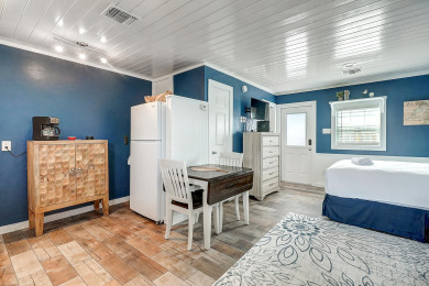 Lake House The cutest cottage in all of Port Aransas! Cottage for 2, Close to the beach, , on Gulf of Mexico - Port Aransas in Texas - Lakehouse Vacation Rental - Lake Home for rent on LakeHouseVacations.com