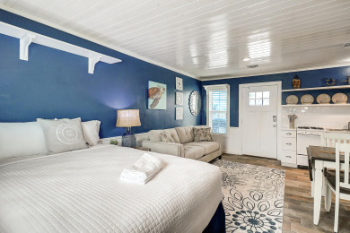 Lake House The cutest cottage in all of Port Aransas! Cottage for 2, Close to the beach, , on Gulf of Mexico - Port Aransas in Texas - Lakehouse Vacation Rental - Lake Home for rent on LakeHouseVacations.com