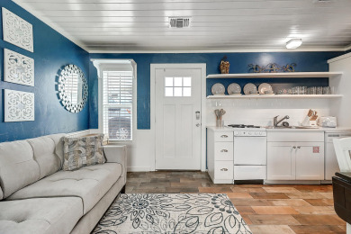 Lake House The cutest cottage in all of Port Aransas! Cottage for 2, Close to the beach, , on Gulf of Mexico - Port Aransas in Texas - Lakehouse Vacation Rental - Lake Home for rent on LakeHouseVacations.com