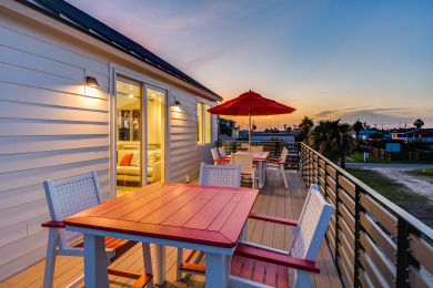 Lake House Charming Retreat, cocktail pool, walking distance to the beach!, , on Gulf of Mexico - Port Aransas in Texas - Lakehouse Vacation Rental - Lake Home for rent on LakeHouseVacations.com