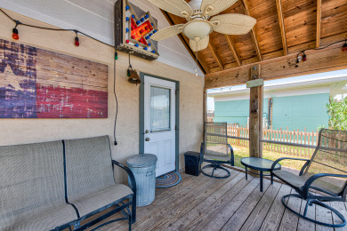 Lake House Pet friendly cottage, fenced yard, located in downtown Port A!, , on Gulf of Mexico - Port Aransas in Texas - Lakehouse Vacation Rental - Lake Home for rent on LakeHouseVacations.com