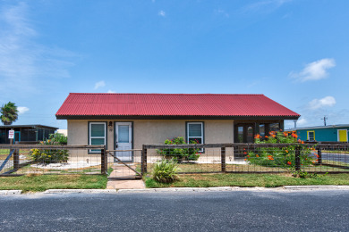 Lake House Pet friendly cottage, fenced yard, located in downtown Port A!, , on Gulf of Mexico - Port Aransas in Texas - Lakehouse Vacation Rental - Lake Home for rent on LakeHouseVacations.com