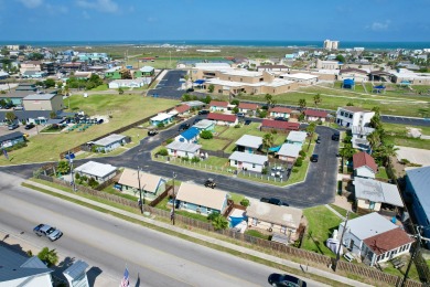 Lake House Pet friendly cottage, fenced yard, located in downtown Port A!, , on Gulf of Mexico - Port Aransas in Texas - Lakehouse Vacation Rental - Lake Home for rent on LakeHouseVacations.com